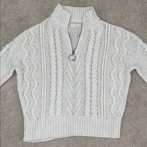 Beige collar knitted swear with zipper, size small